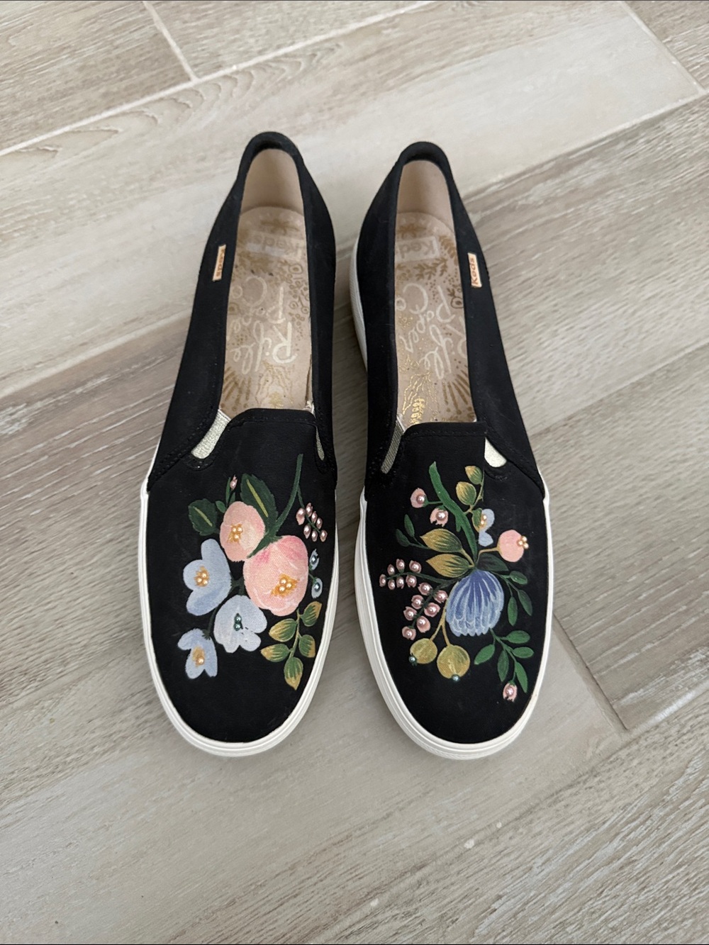 Keds women’s 9.5 never worn Painted-look Floral Slip-On Sneakers - Black